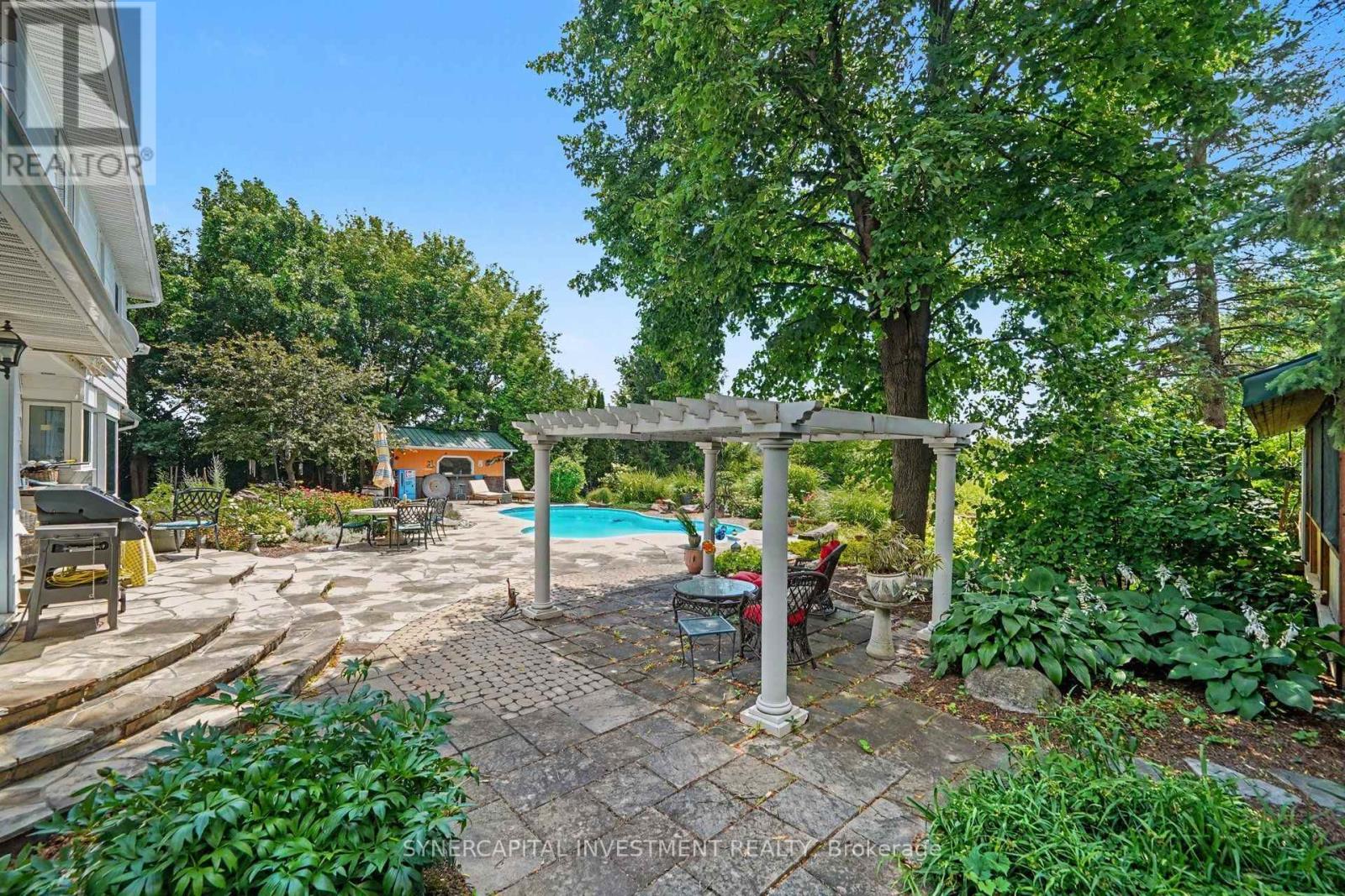 4 DORIS AVENUE - 29