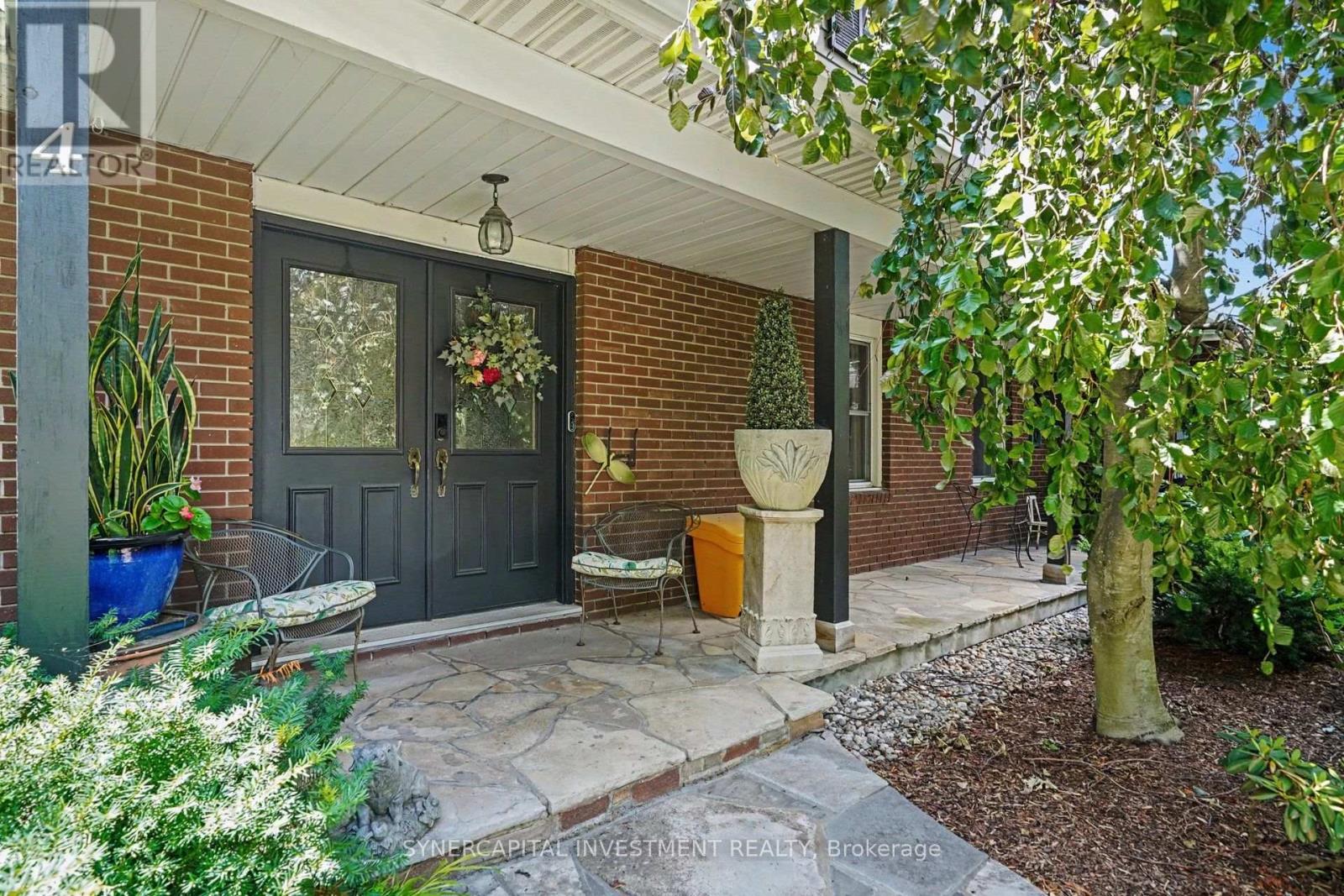 4 DORIS AVENUE - 4
