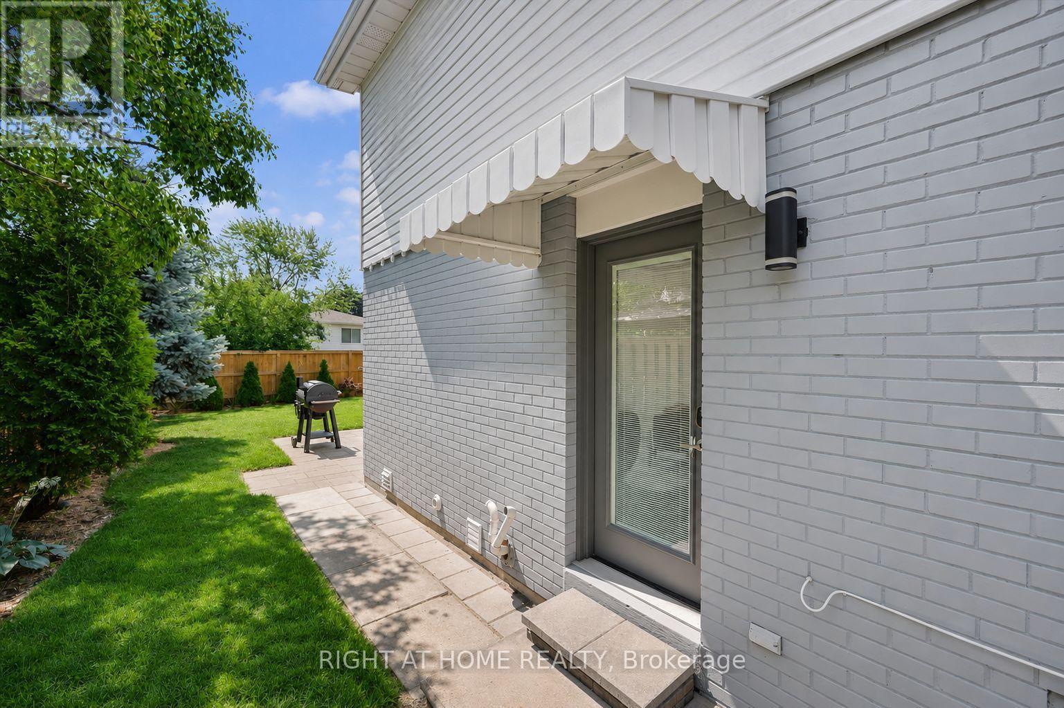 461 WITHNELL CRESCENT - Image 34