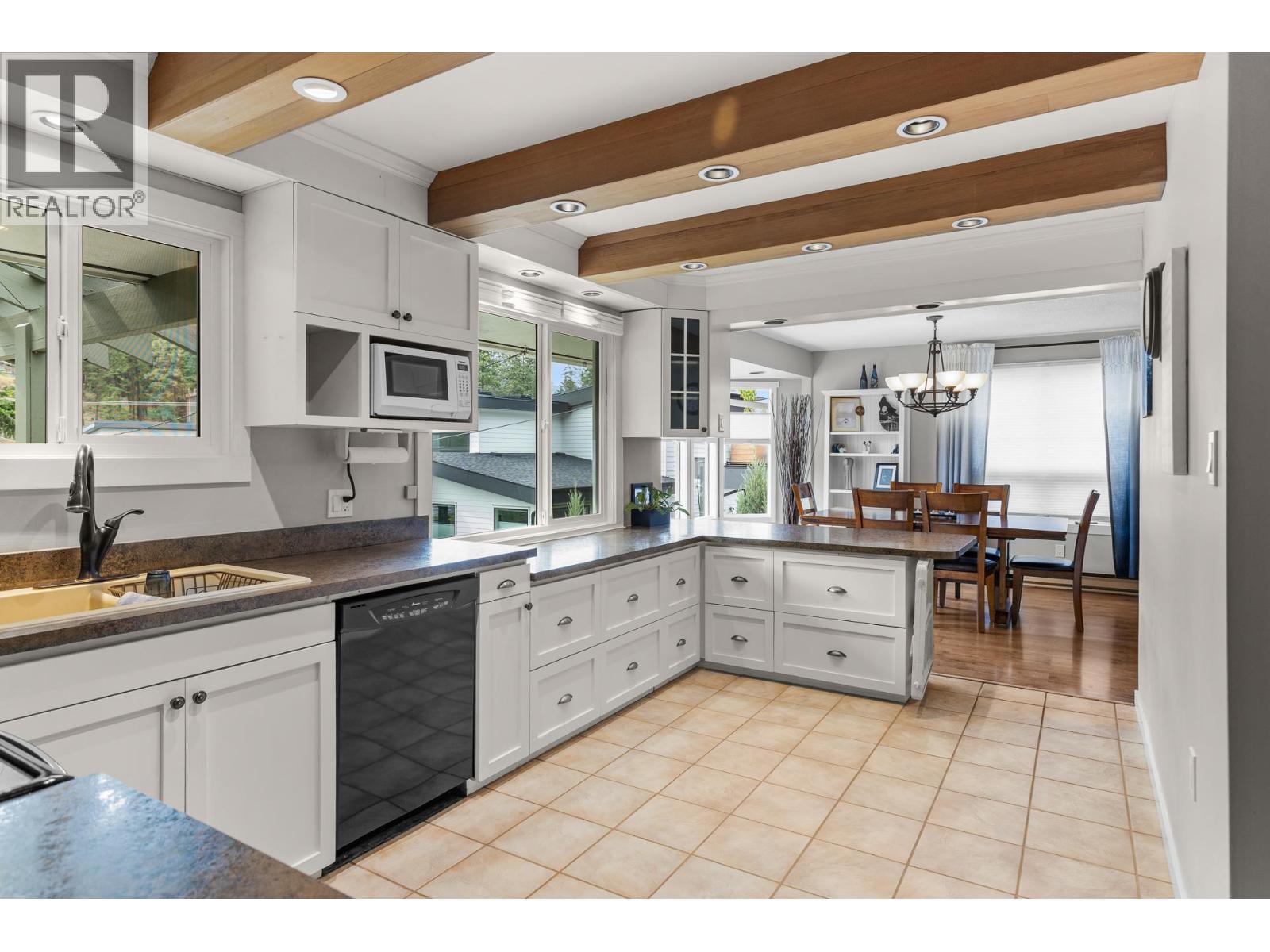 353 Clifton Road S - 9