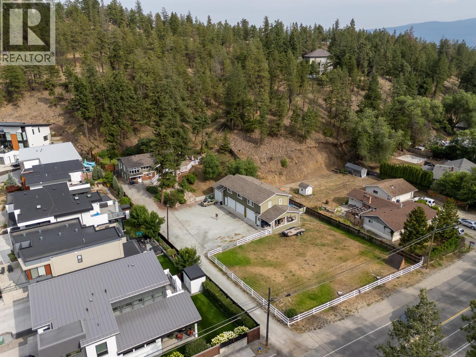 353 Clifton Road S - 3