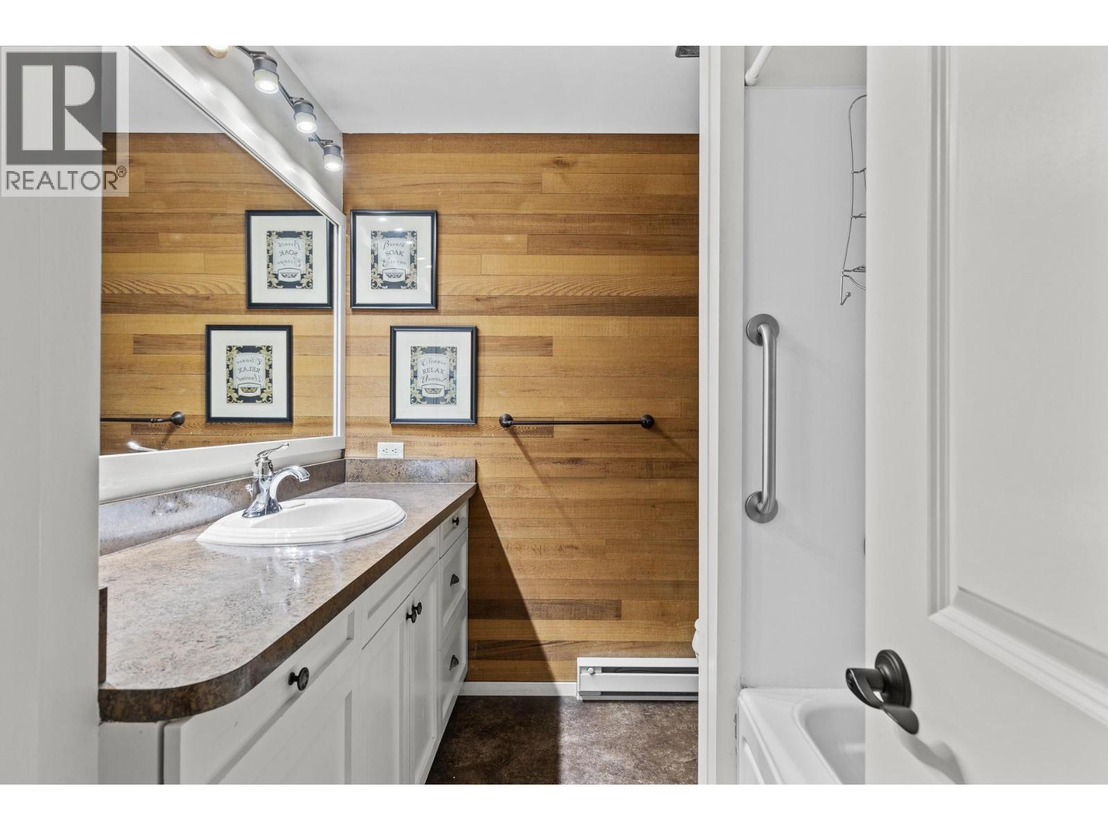 353 Clifton Road S - 13