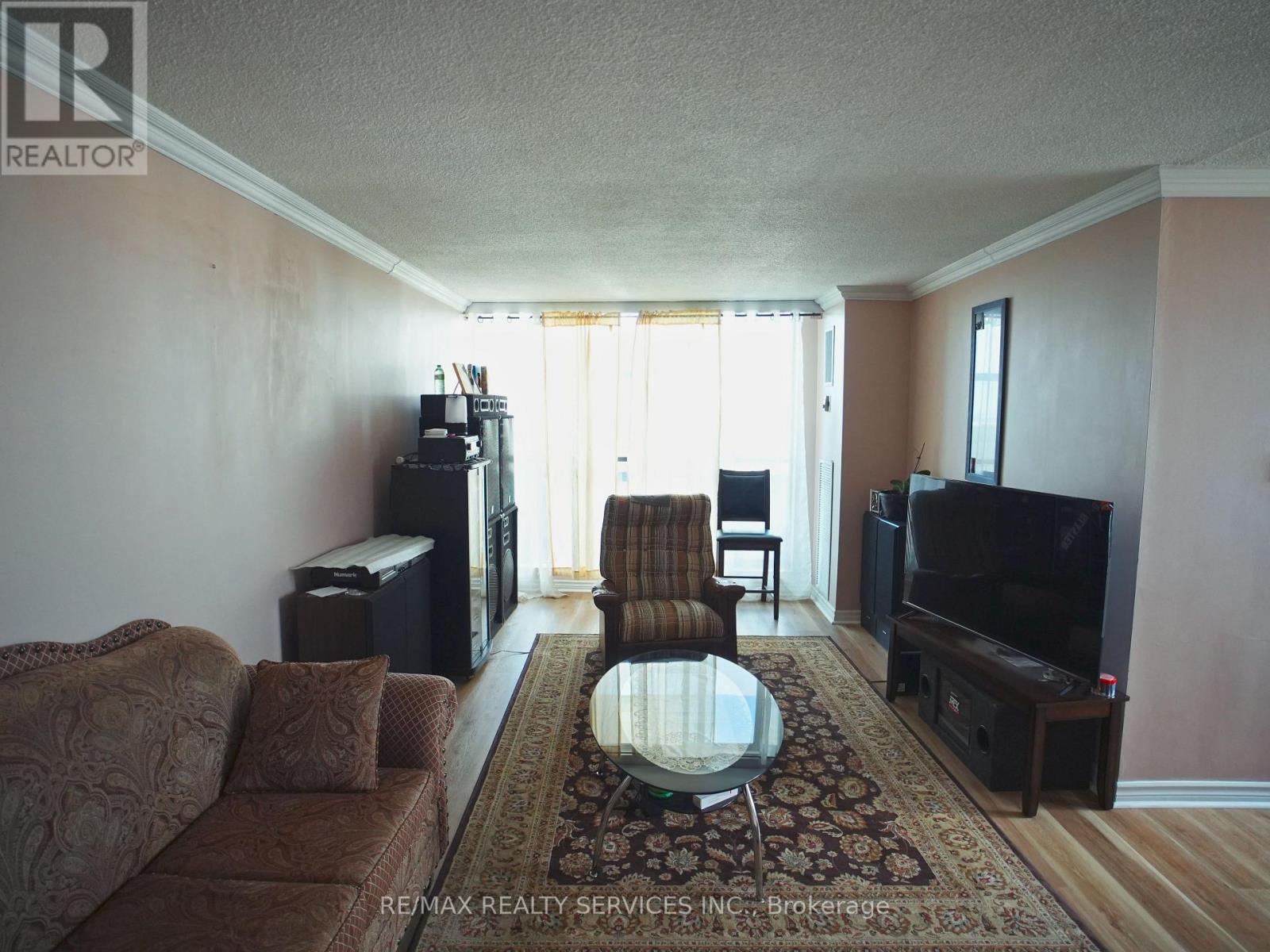 #1901 15 KENSINGTON ROAD E - 18