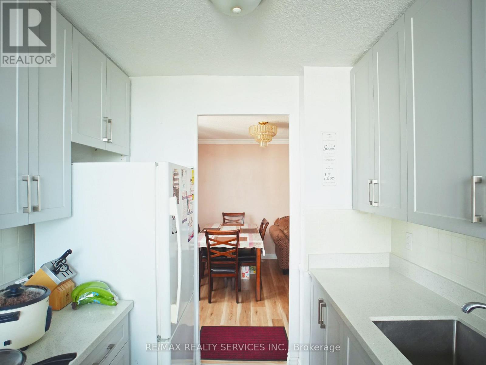 #1901 15 KENSINGTON ROAD E - 22