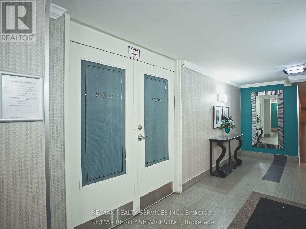 #1901 15 KENSINGTON ROAD E - 38