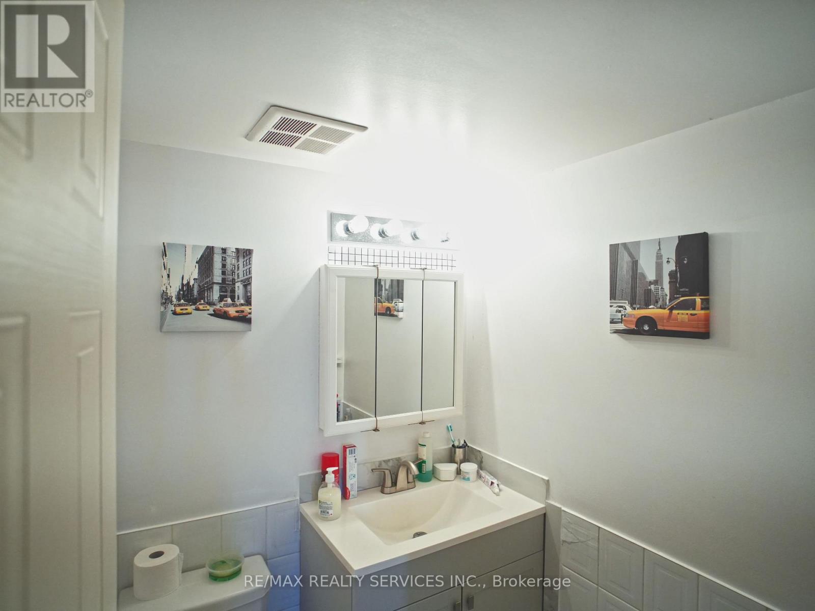 #1901 15 KENSINGTON ROAD E - 31