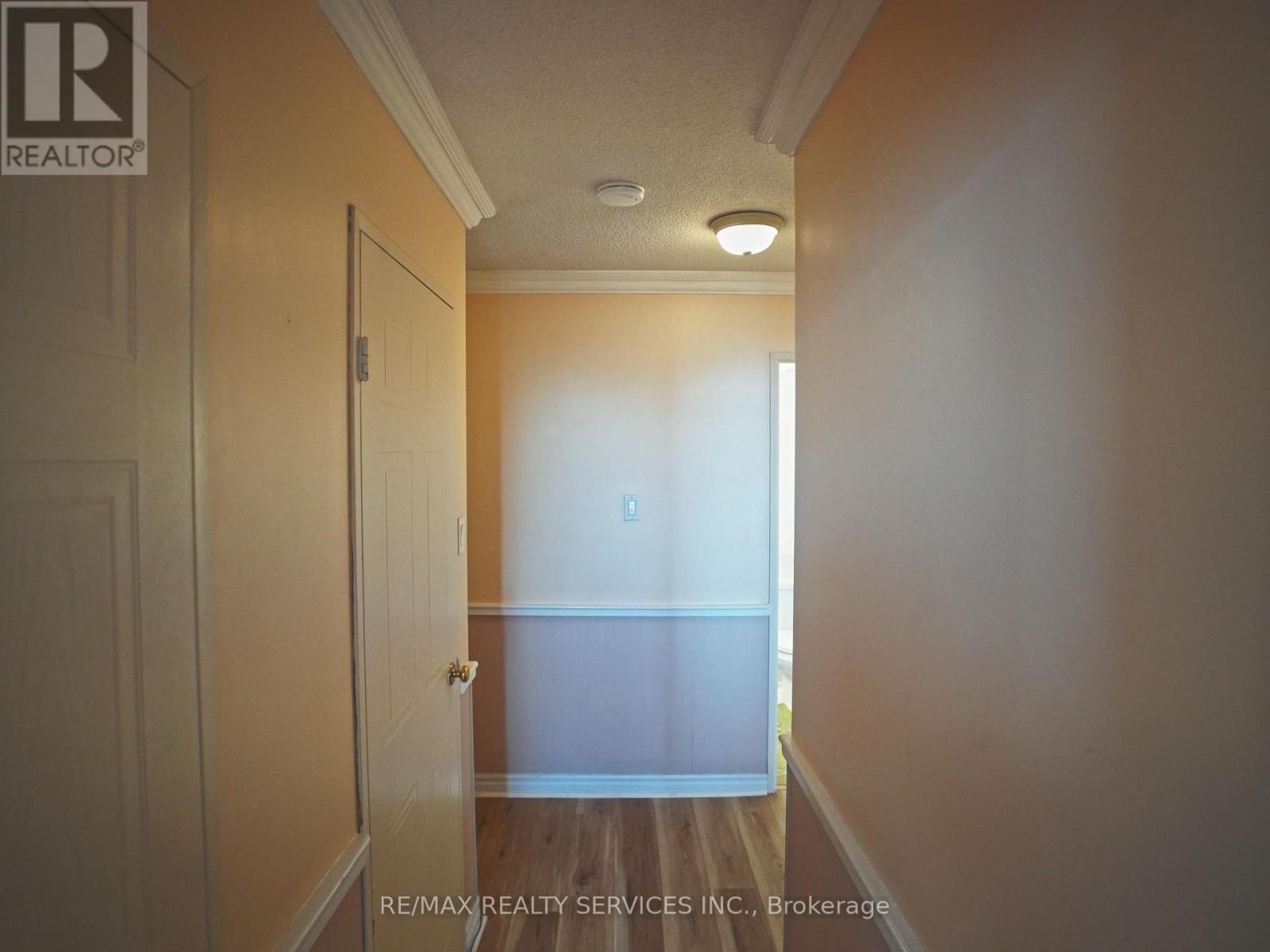 #1901 15 KENSINGTON ROAD E - 33