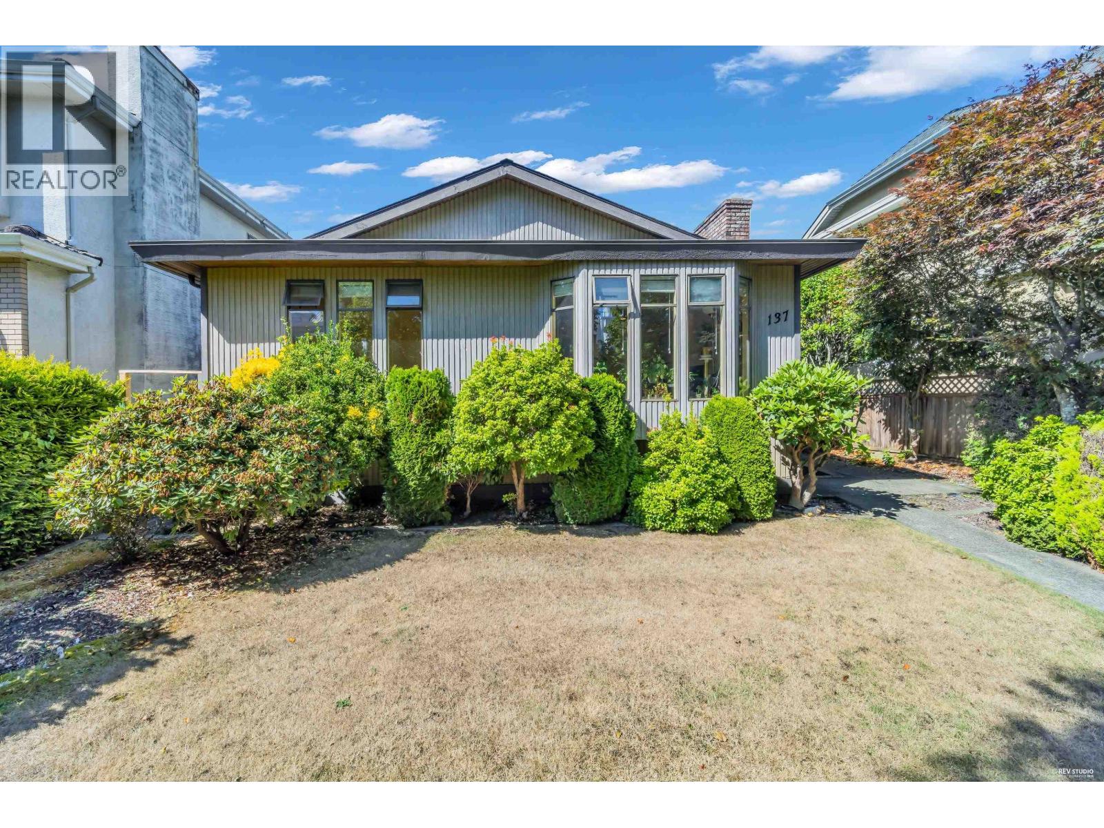 137 W WOODSTOCK AVENUE