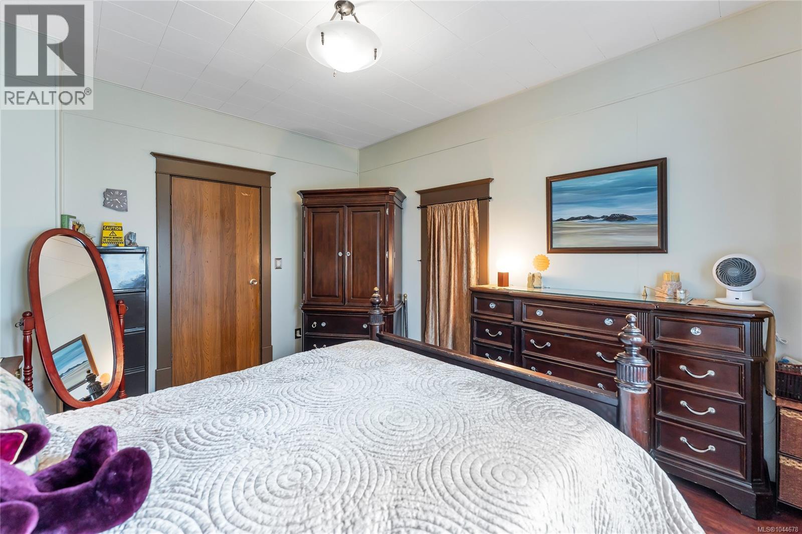 384 Burnside Rd E, Victoria