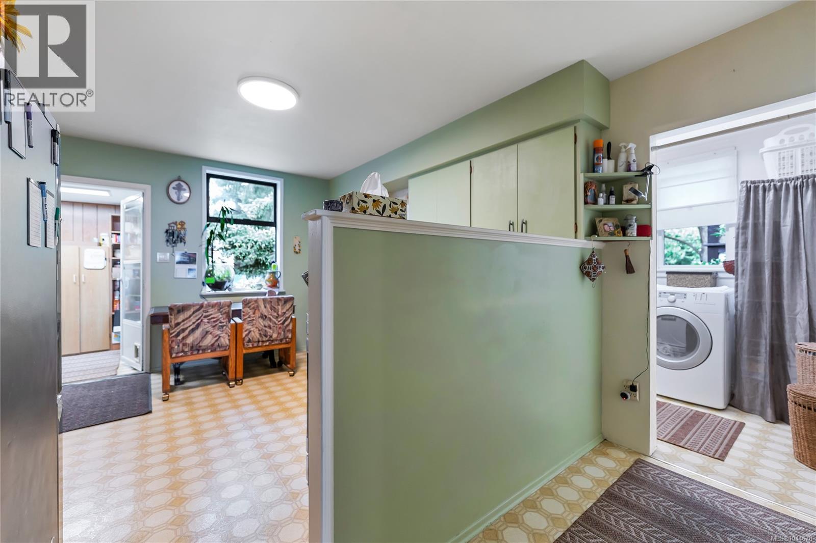 384 Burnside Rd E, Victoria