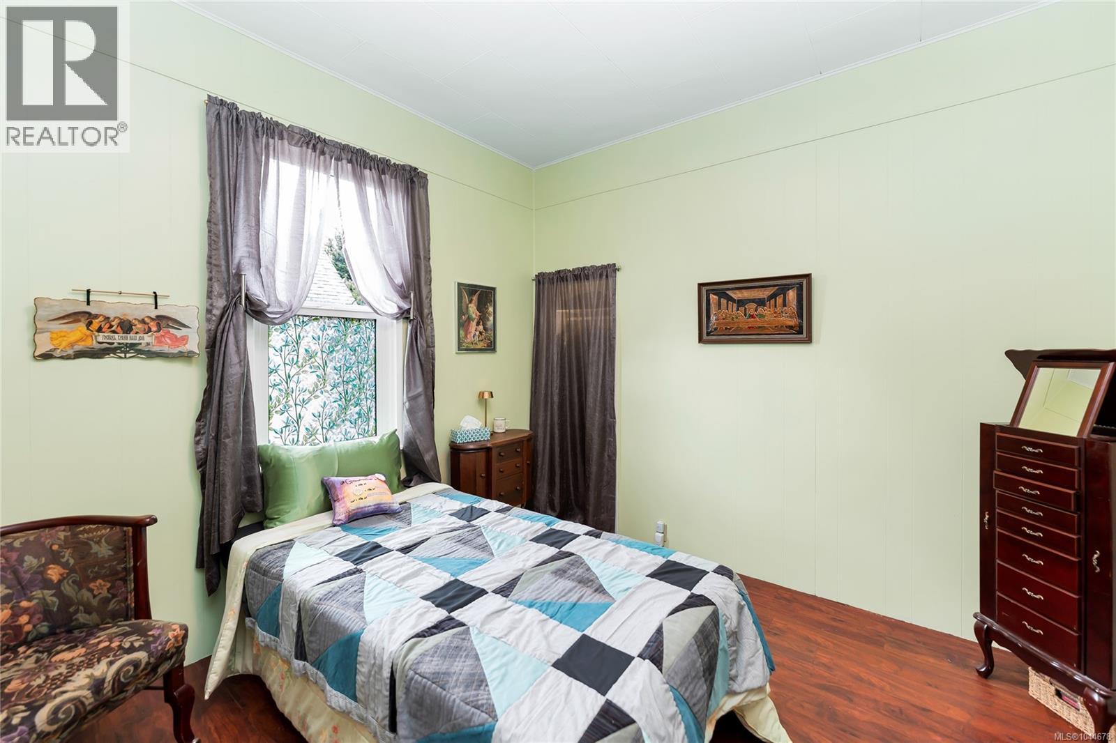 384 Burnside Rd E, Victoria