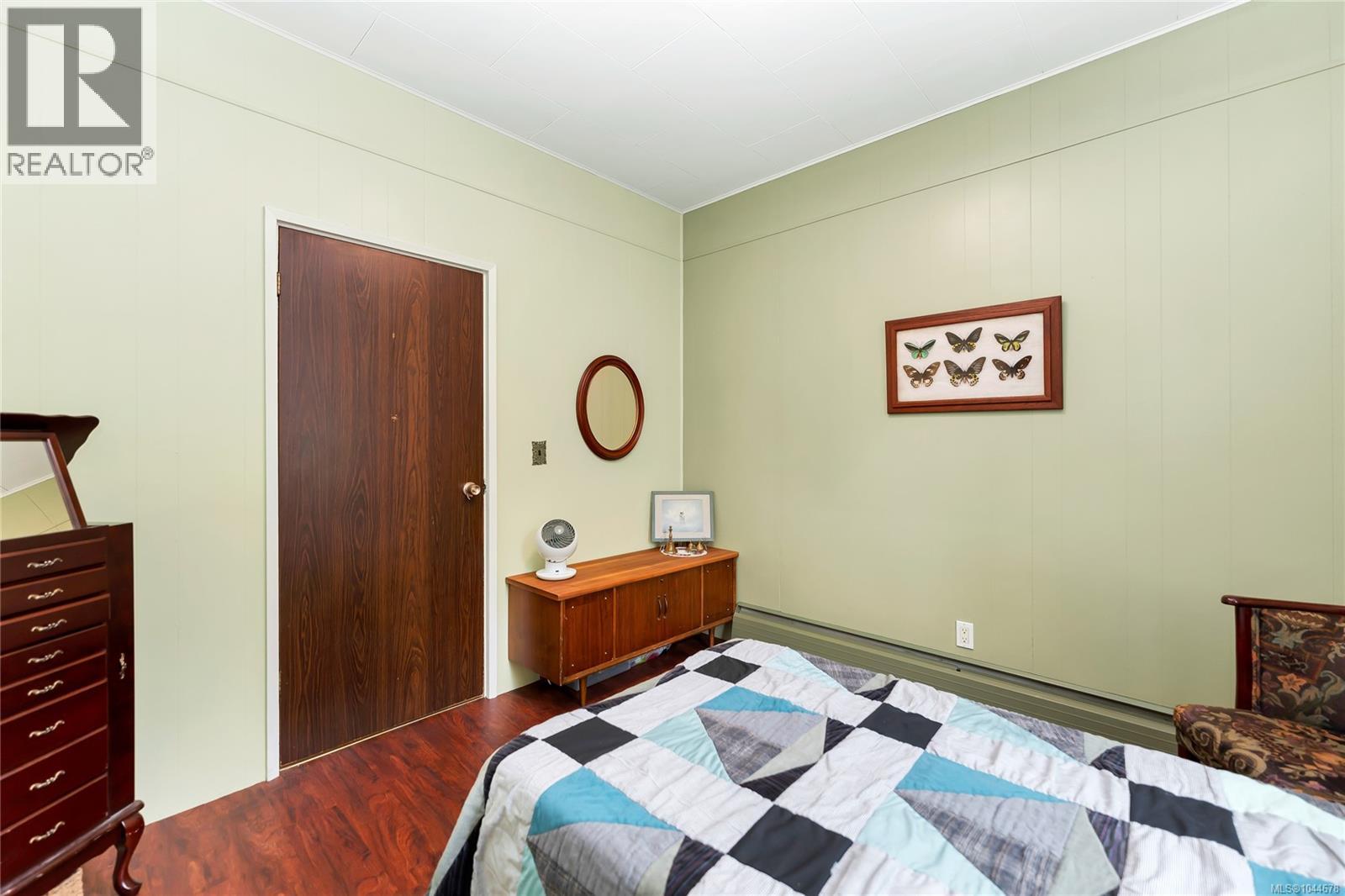 384 Burnside Rd E, Victoria
