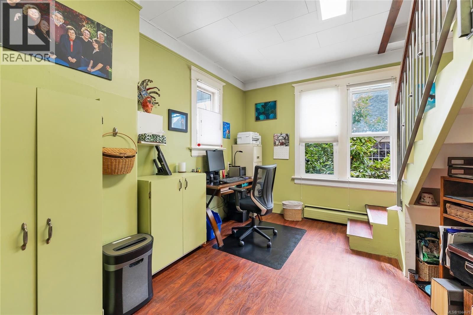 384 Burnside Rd E, Victoria