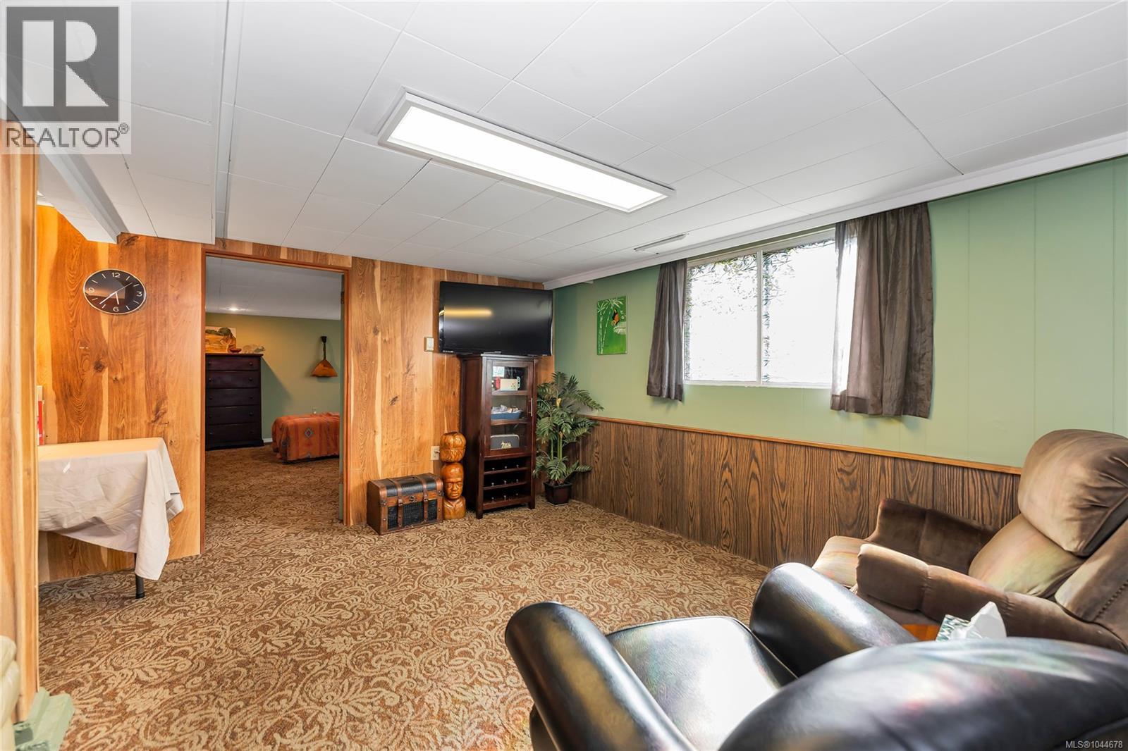 384 Burnside Rd E, Victoria