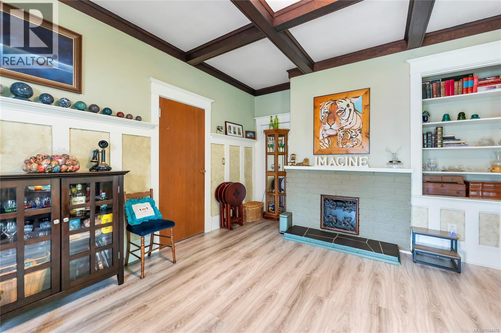 384 Burnside Rd E - 3