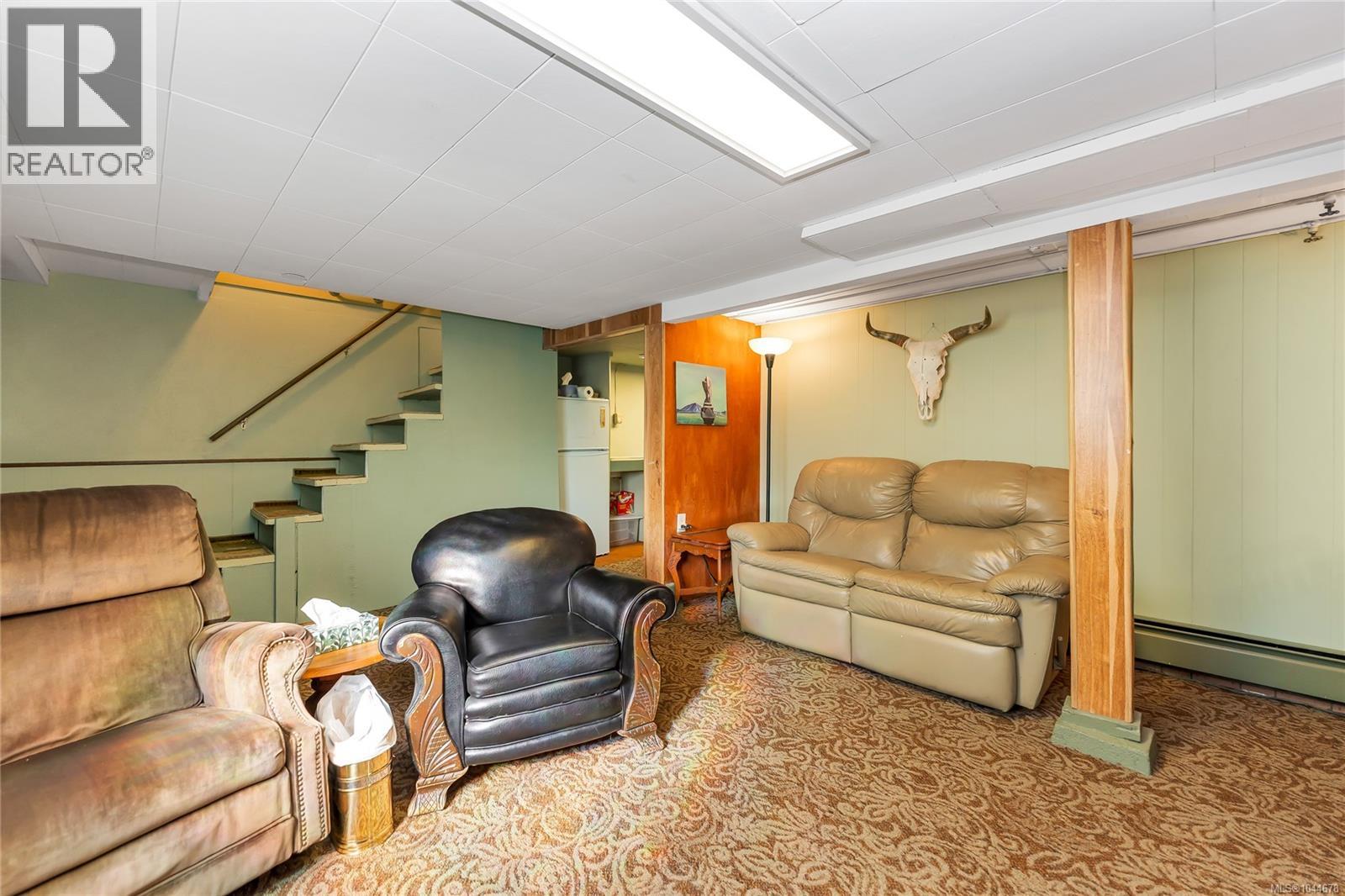 384 Burnside Rd E, Victoria