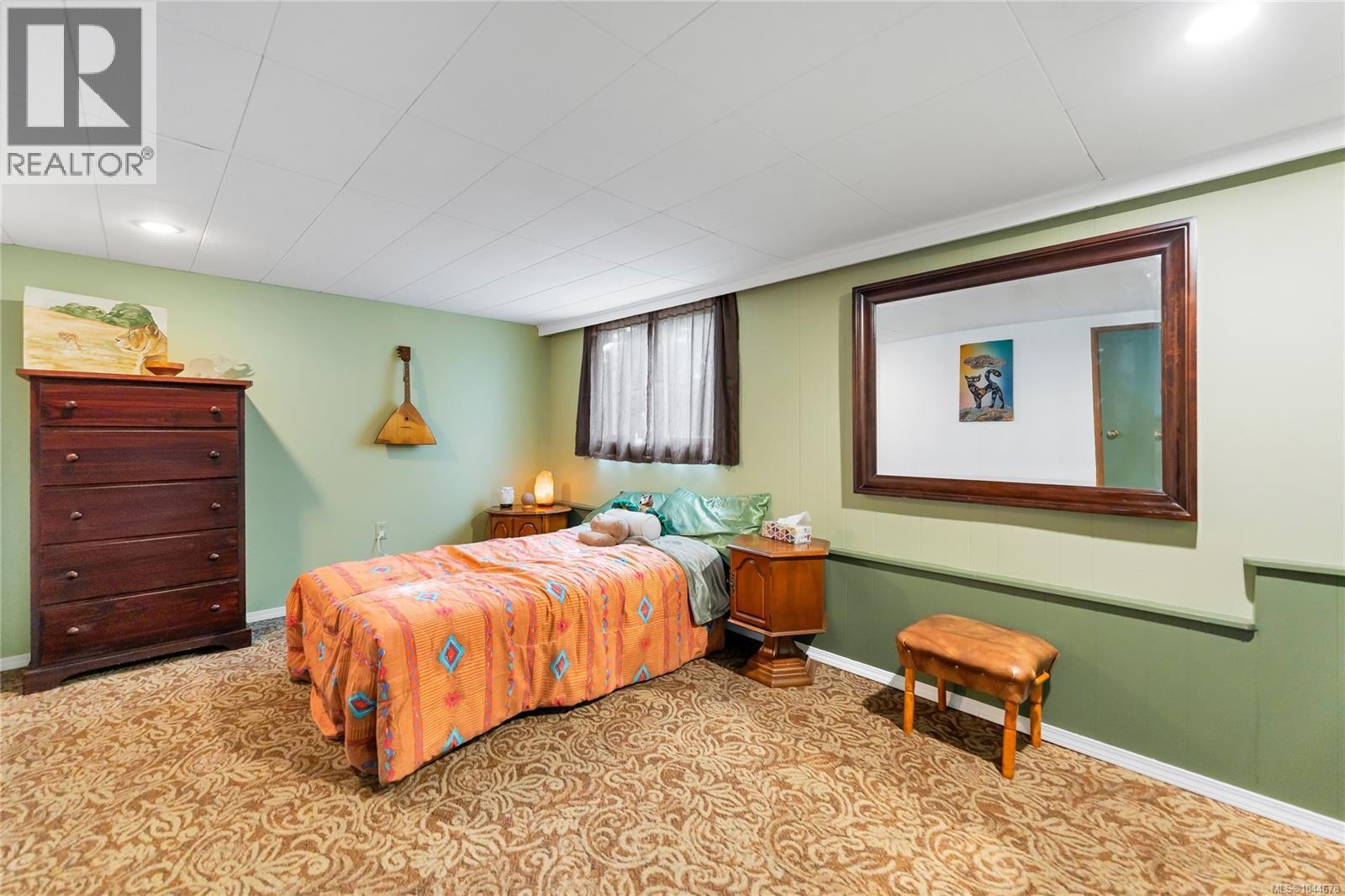 384 Burnside Rd E, Victoria