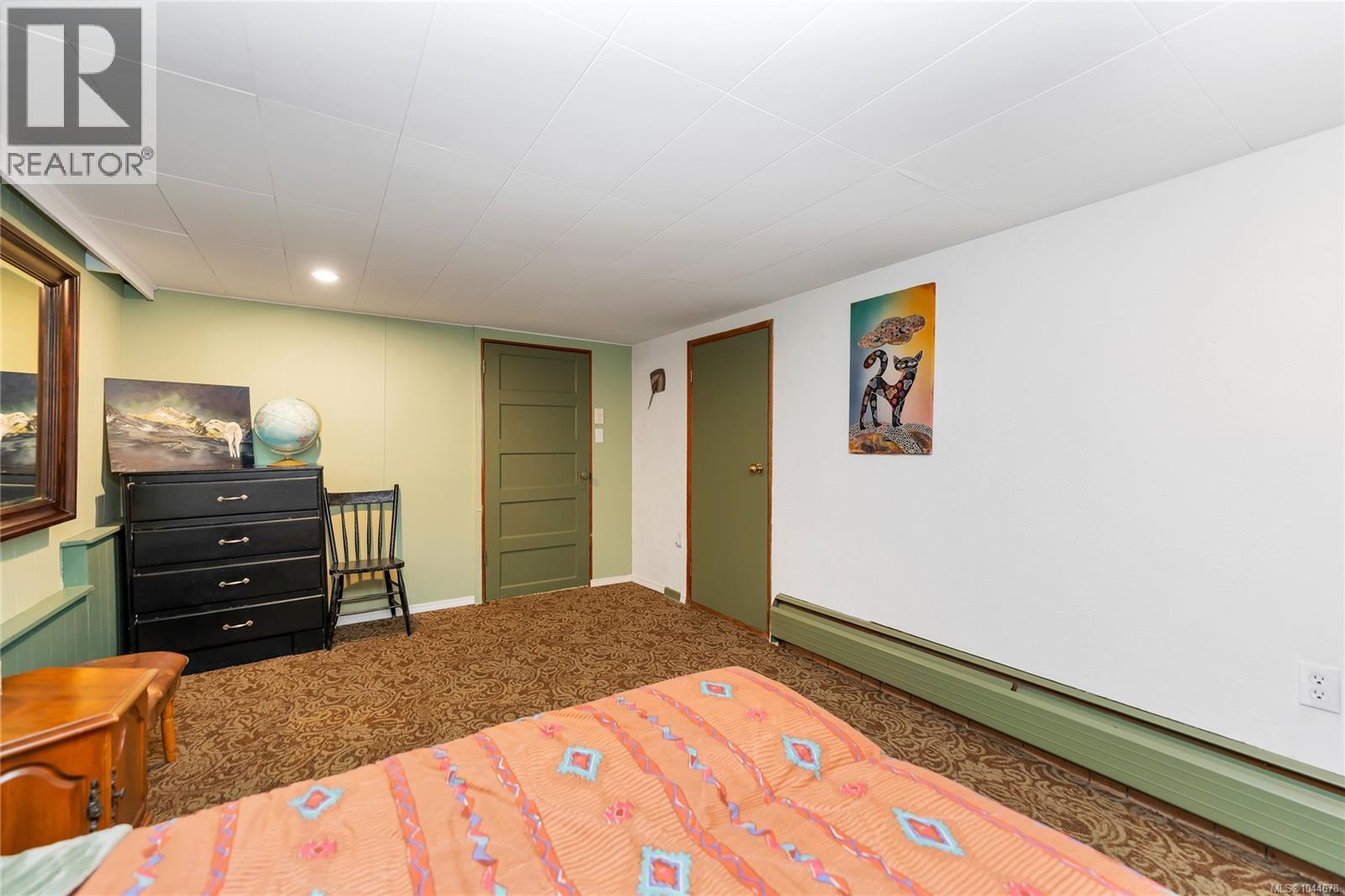 384 Burnside Rd E, Victoria