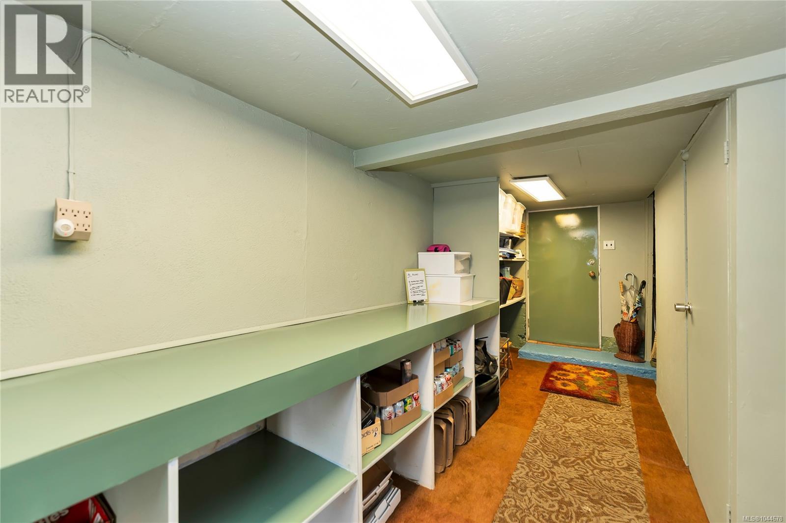 384 Burnside Rd E, Victoria