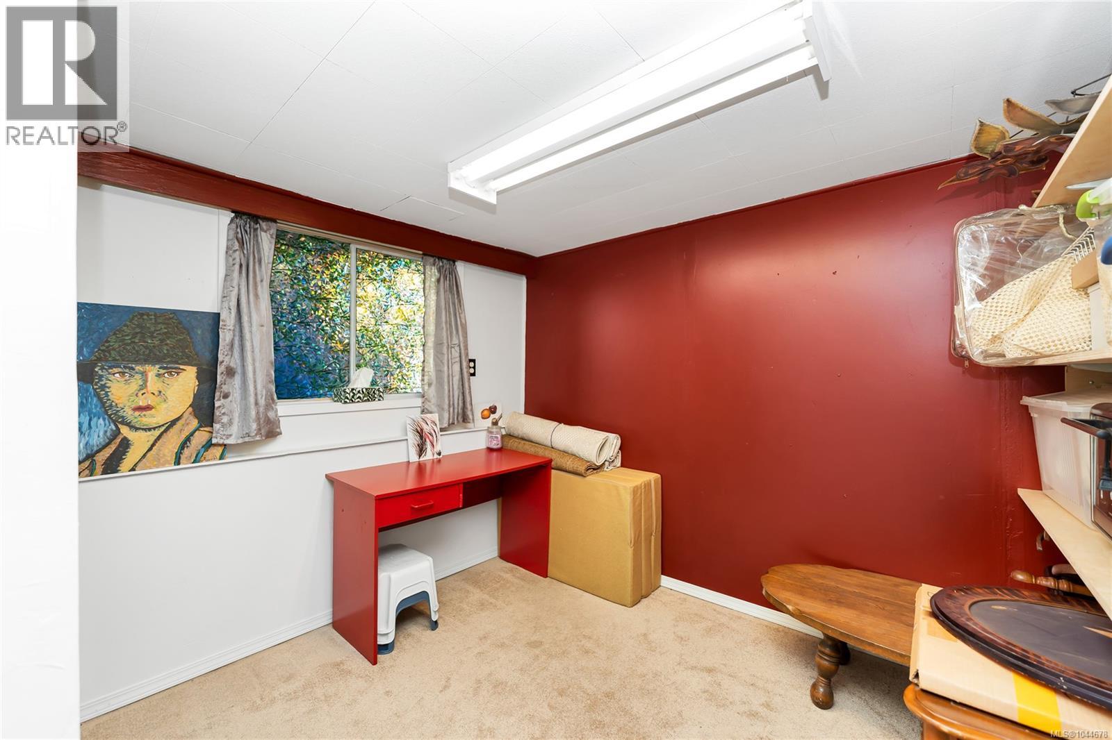 384 Burnside Rd E, Victoria