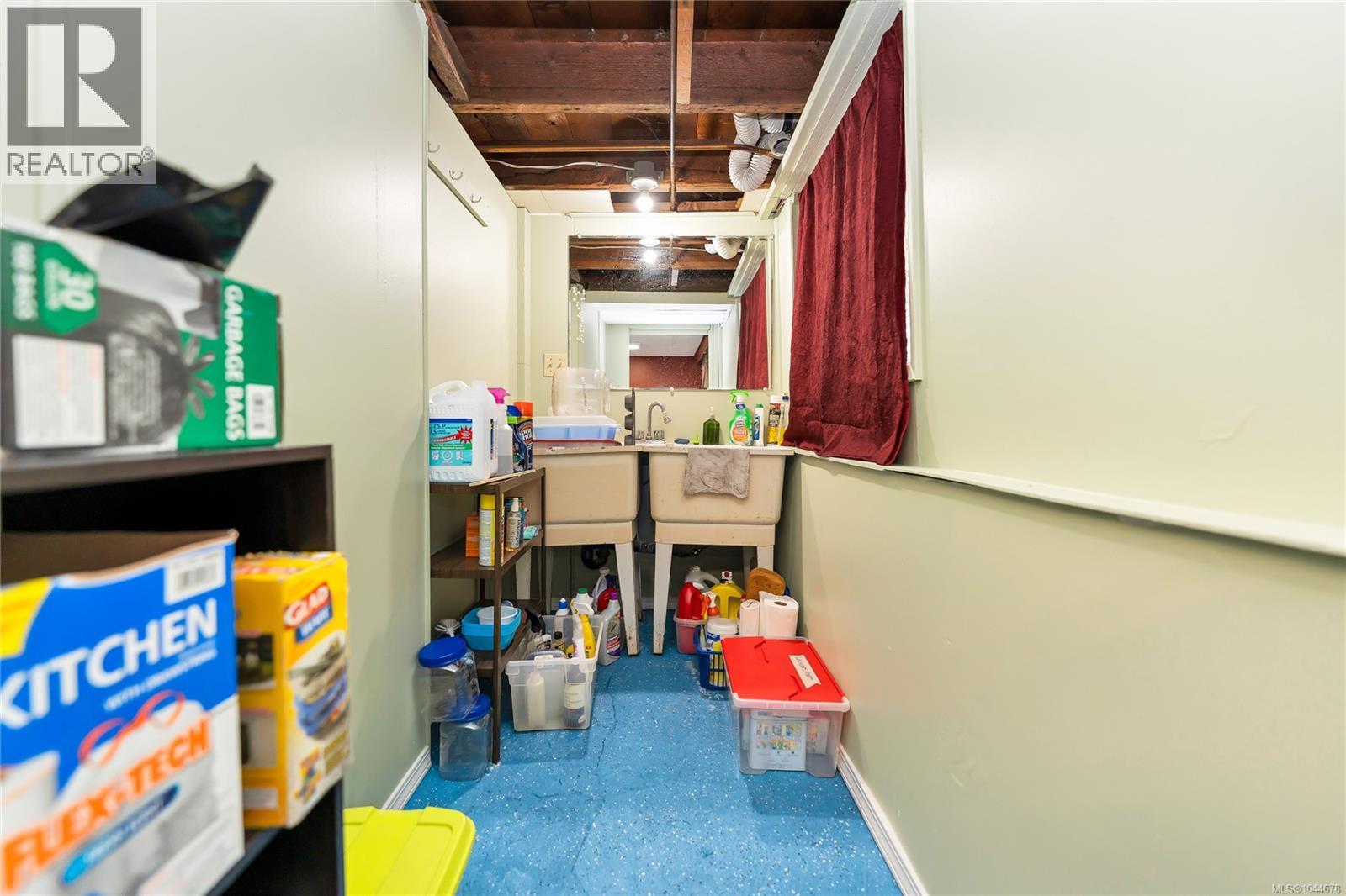 384 Burnside Rd E, Victoria