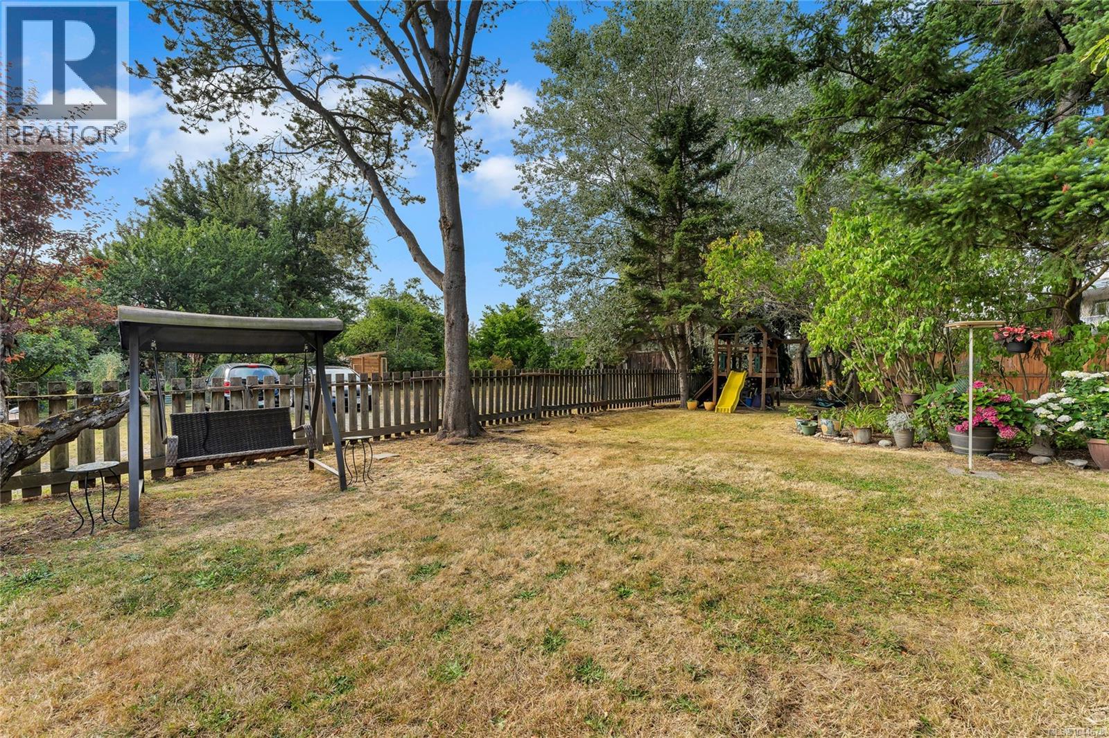 384 Burnside Rd E, Victoria