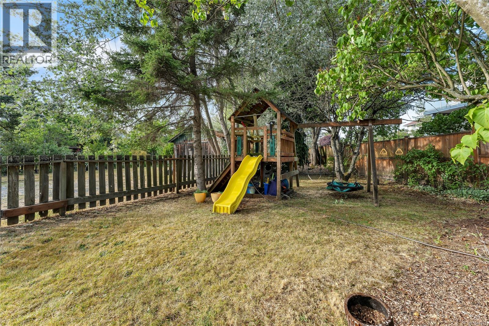 384 Burnside Rd E, Victoria