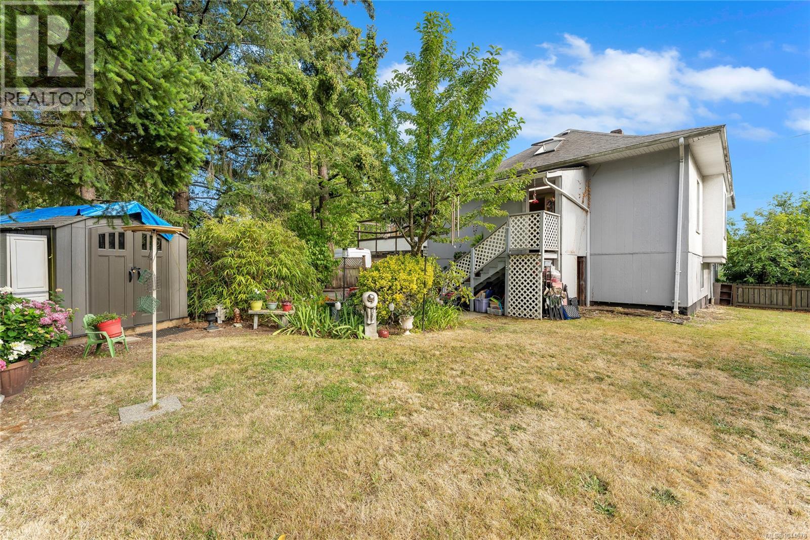 384 Burnside Rd E, Victoria