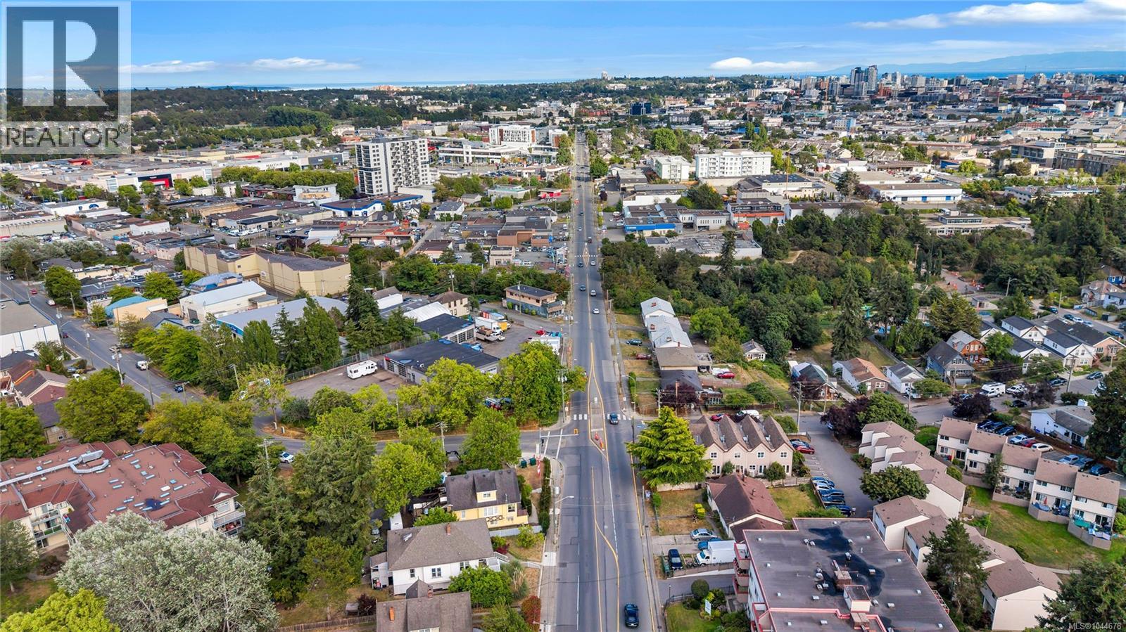 384 Burnside Rd E, Victoria