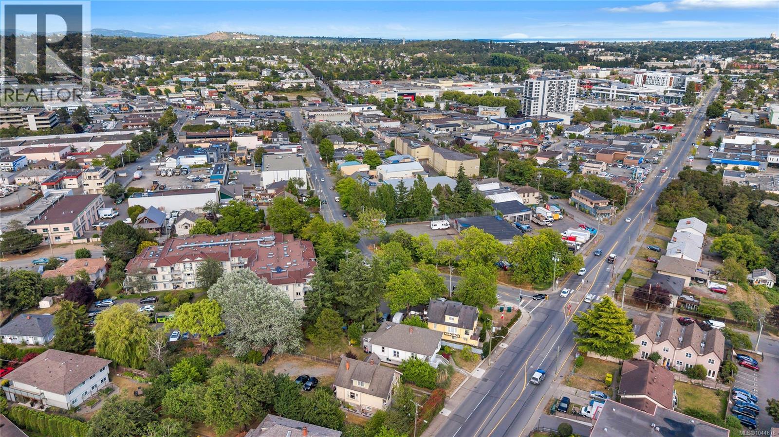 384 Burnside Rd E, Victoria
