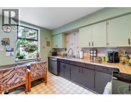 Kitchen - 384 Burnside Rd E, Victoria, BC V9A1A5 Photo 13
