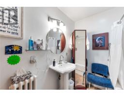 Den - 384 Burnside Rd E, Victoria, BC V9A1A5 Photo 18