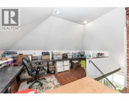 384 Burnside Rd E, Victoria, BC V9A1A5 Photo 25