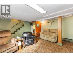 384 Burnside Rd E, Victoria, BC V9A1A5 Photo 30