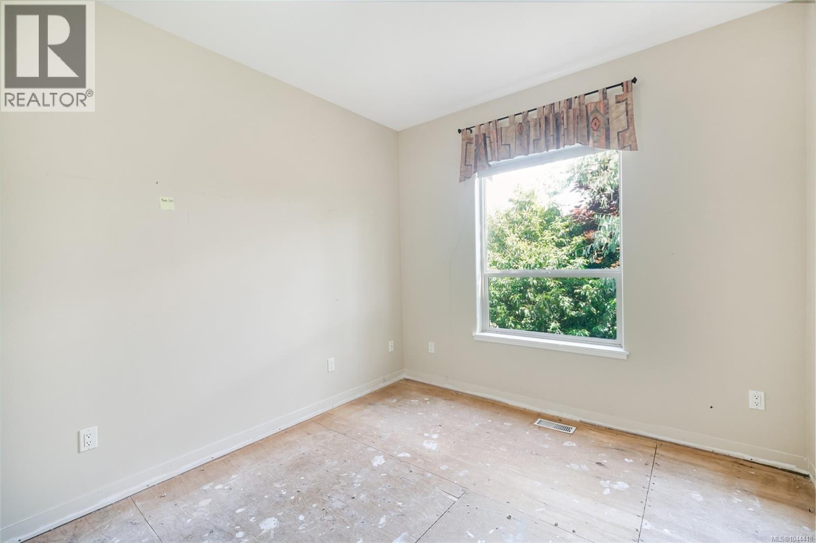 126 Bayridge Pl - Image 25