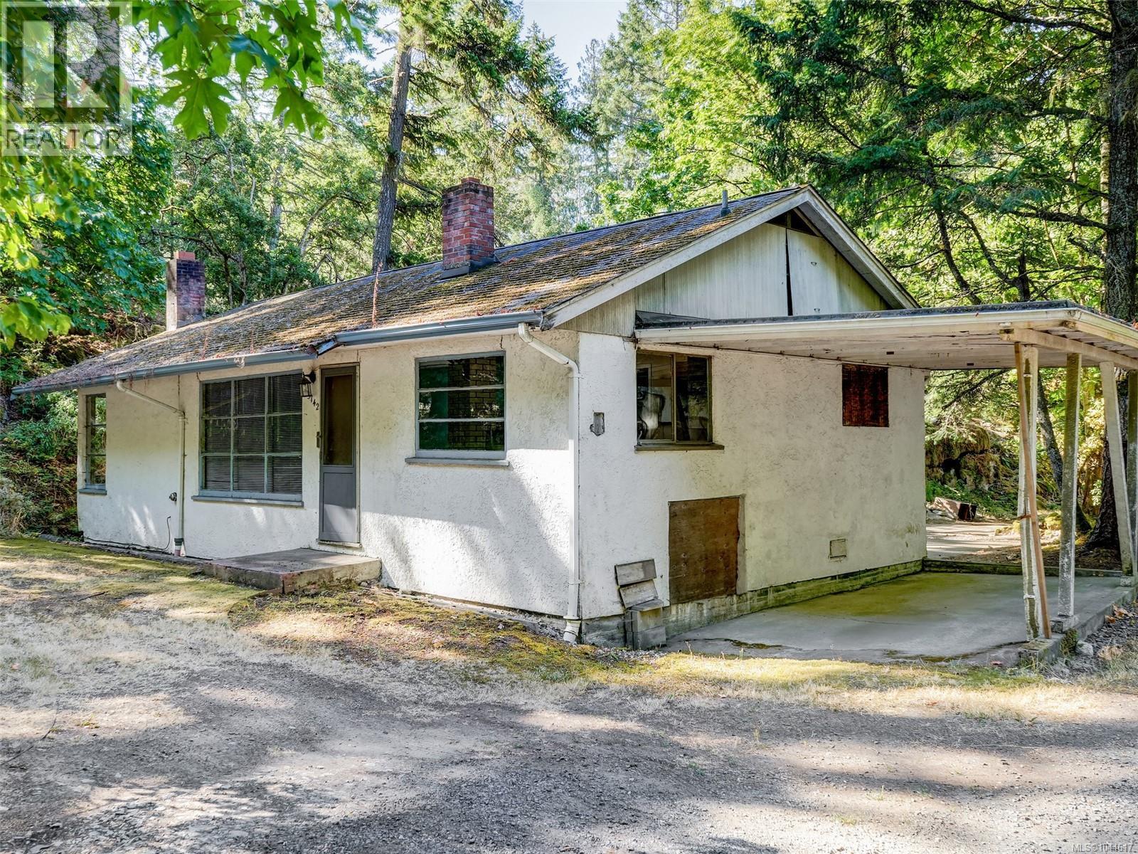 5142 West Saanich Rd - 1