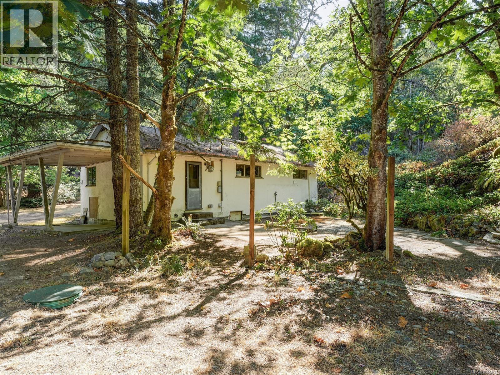 5142 West Saanich Rd - 4