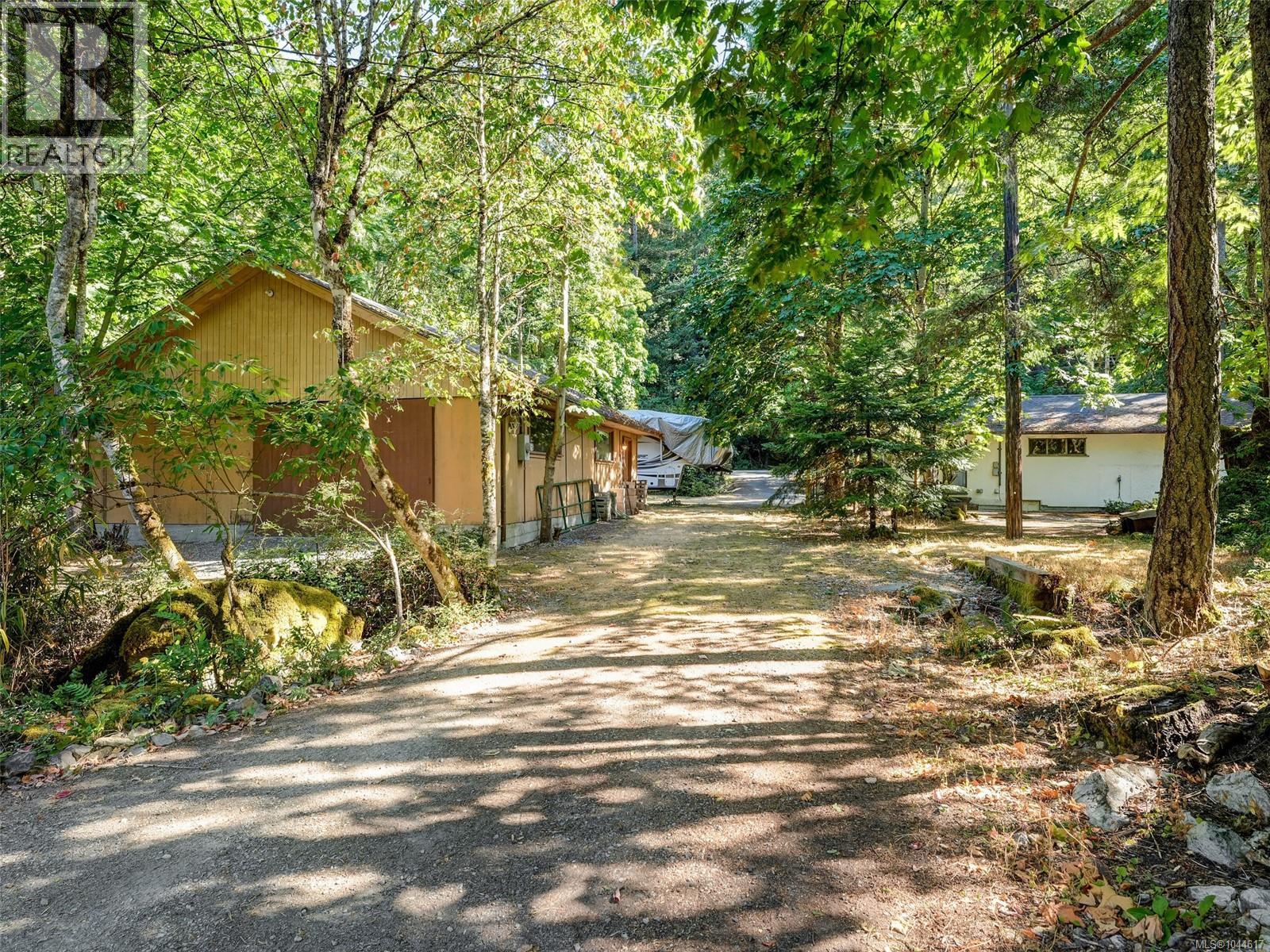5142 West Saanich Rd - 5