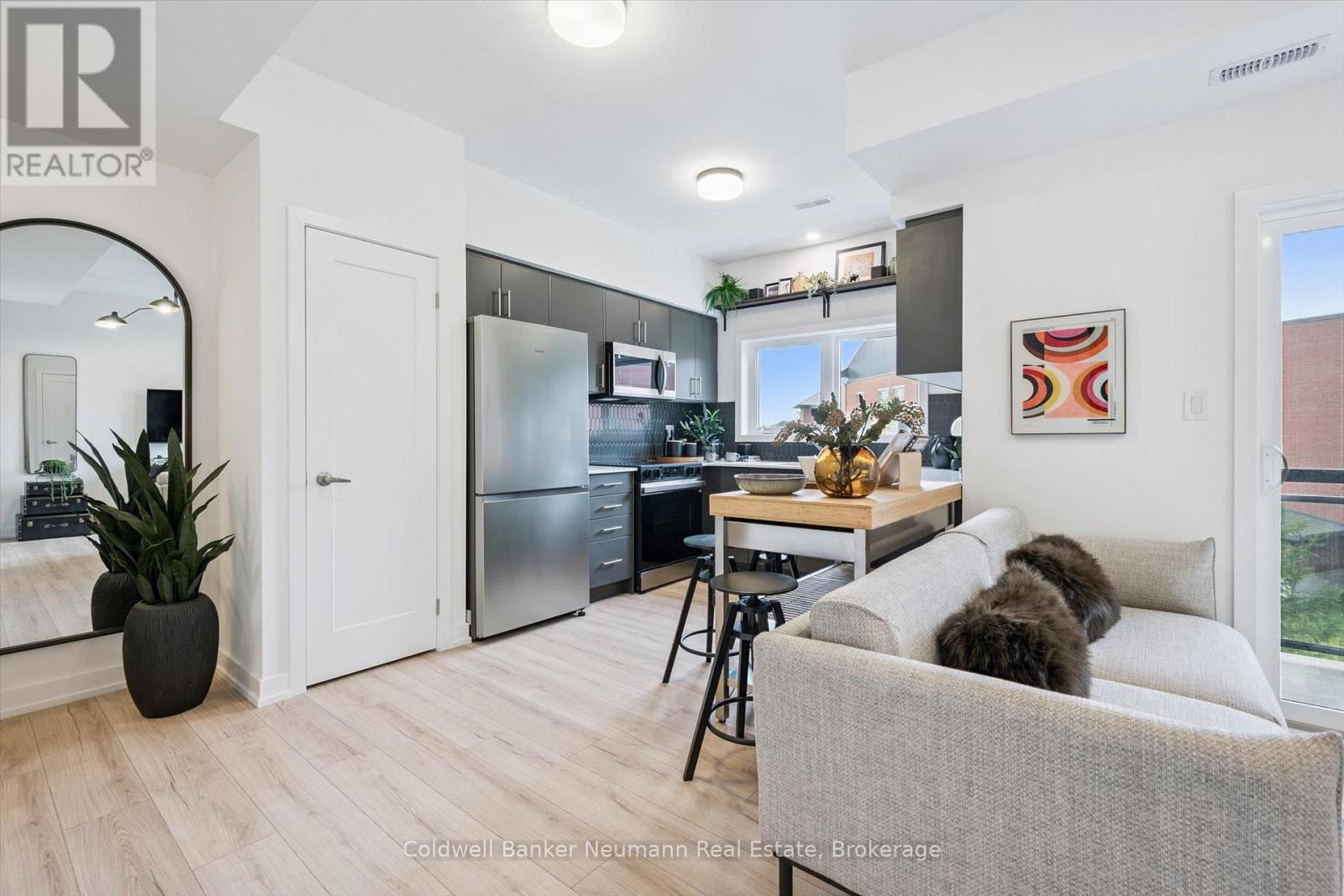#96 940 ST DAVID STREET - 1