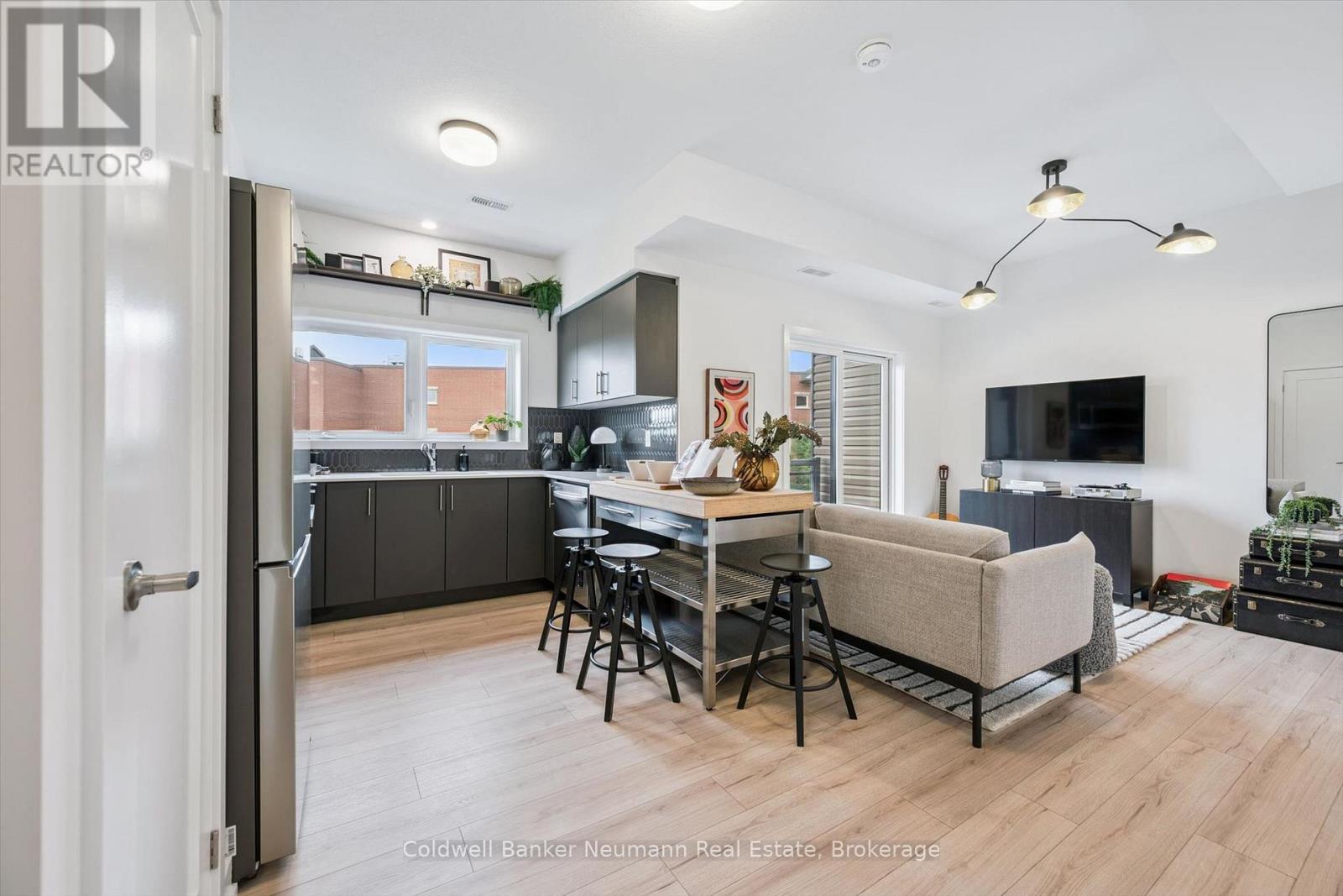 #96 940 ST DAVID STREET - Image 3