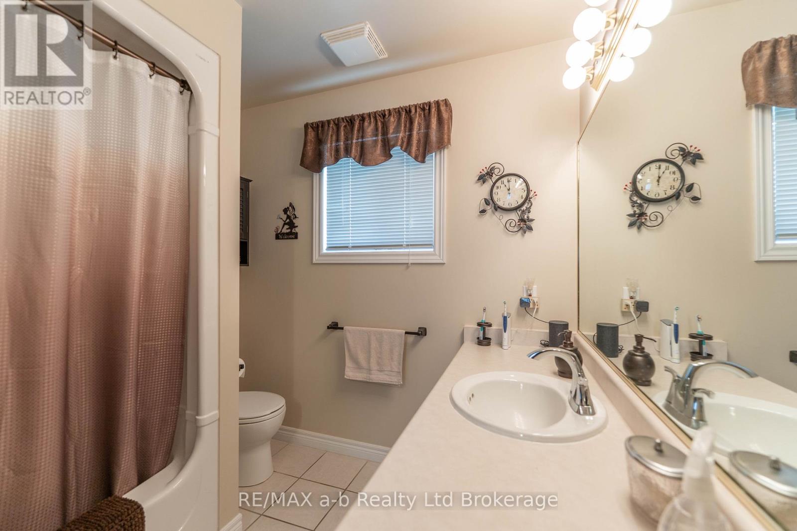 10 PEACH STREET - Image 23