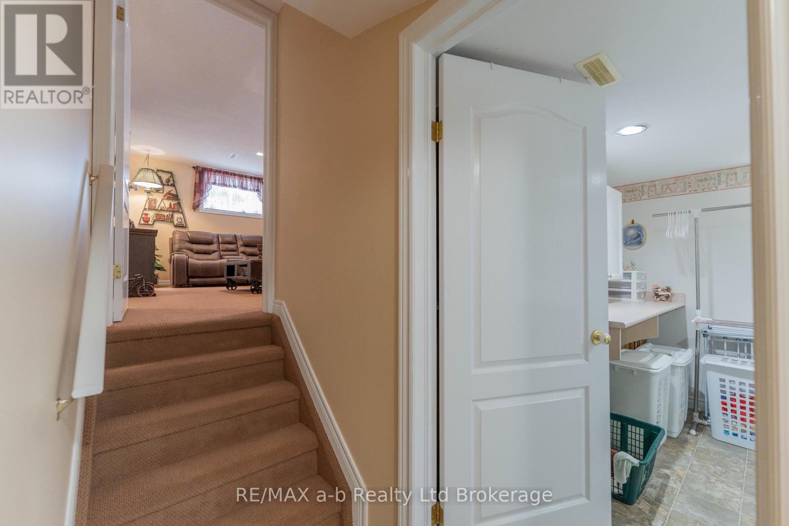 10 PEACH STREET - Image 27