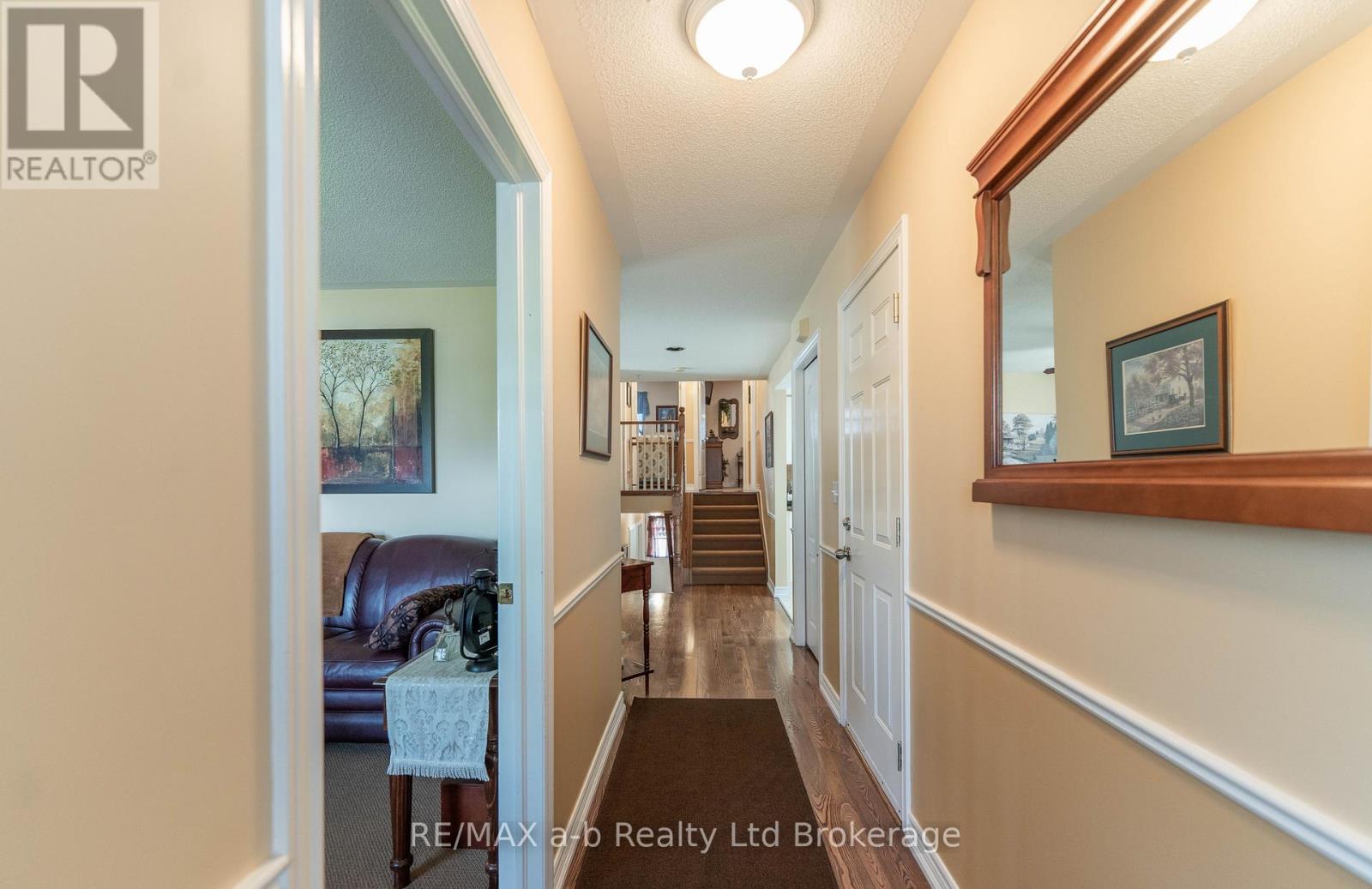 10 PEACH STREET - Image 9