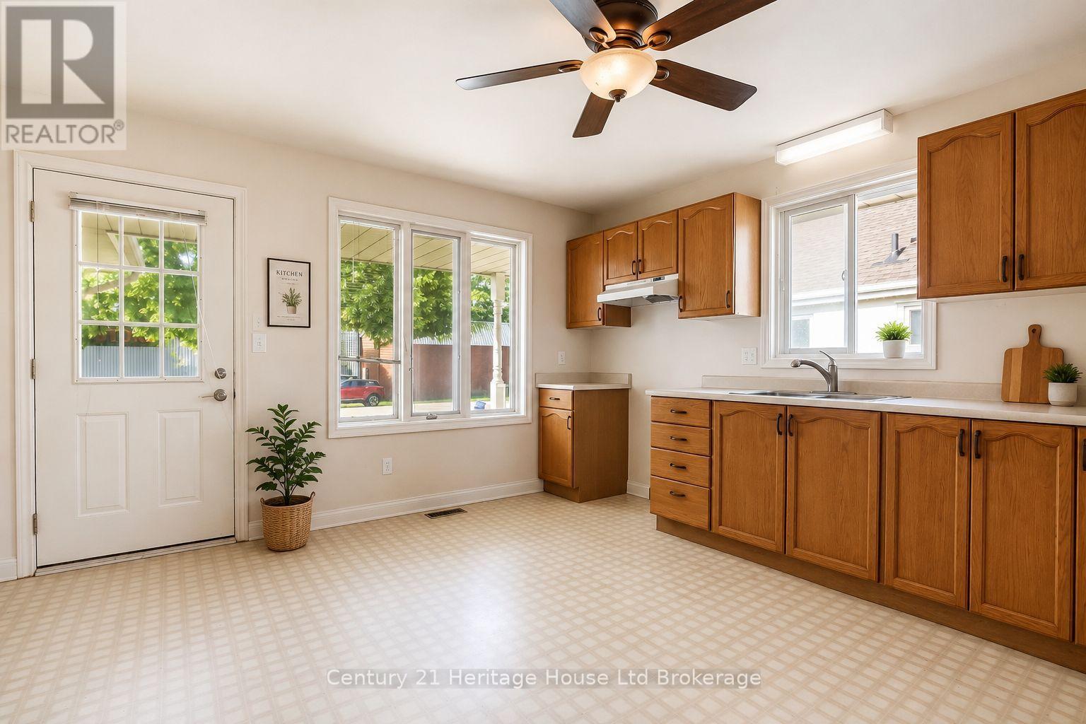 773 HOUNSFIELD STREET - 3