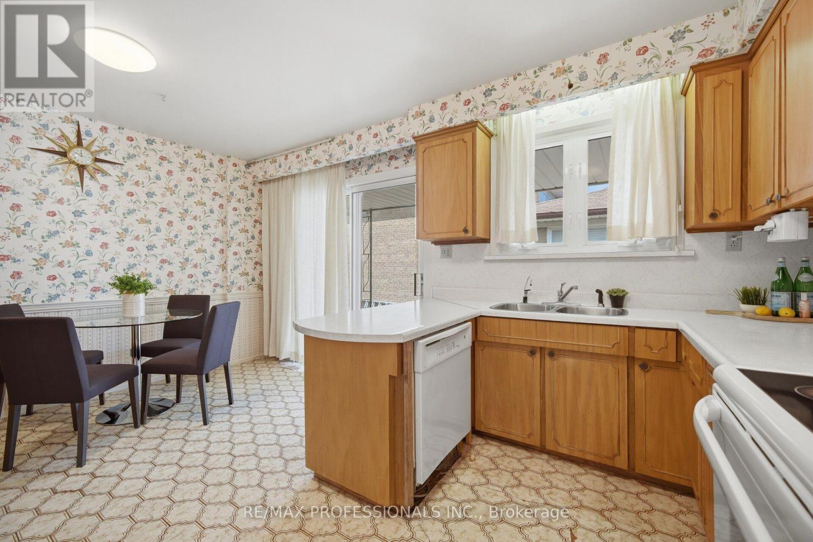 90 PECKHAM AVENUE - 12