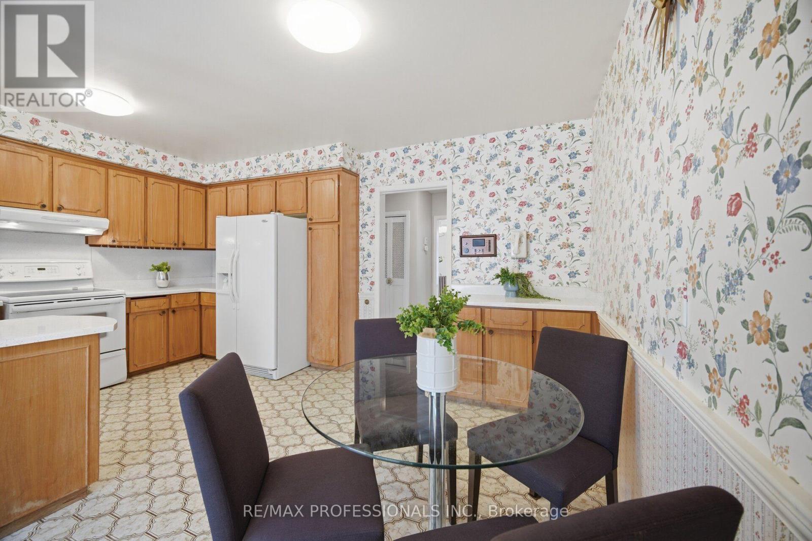 90 PECKHAM AVENUE - 13