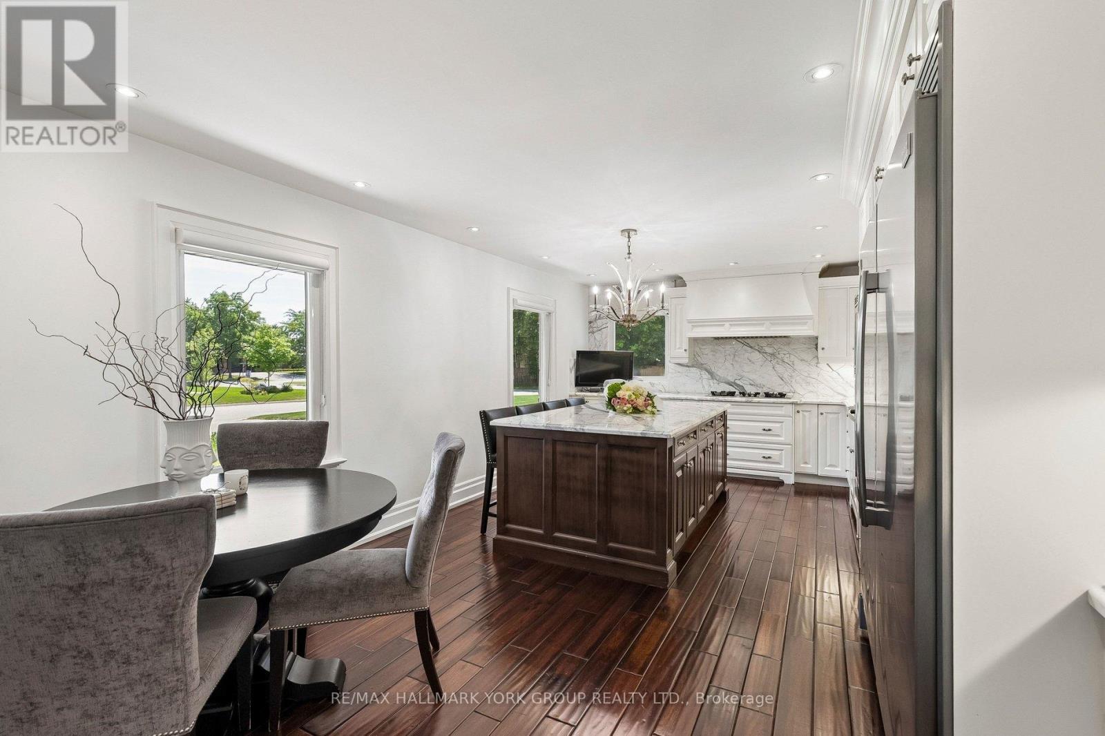 256 BANNER LANE - 13