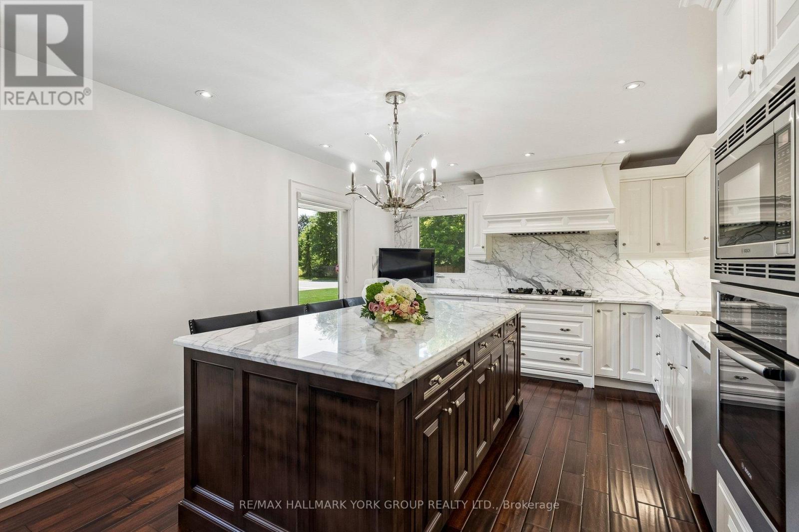 256 BANNER LANE - 14