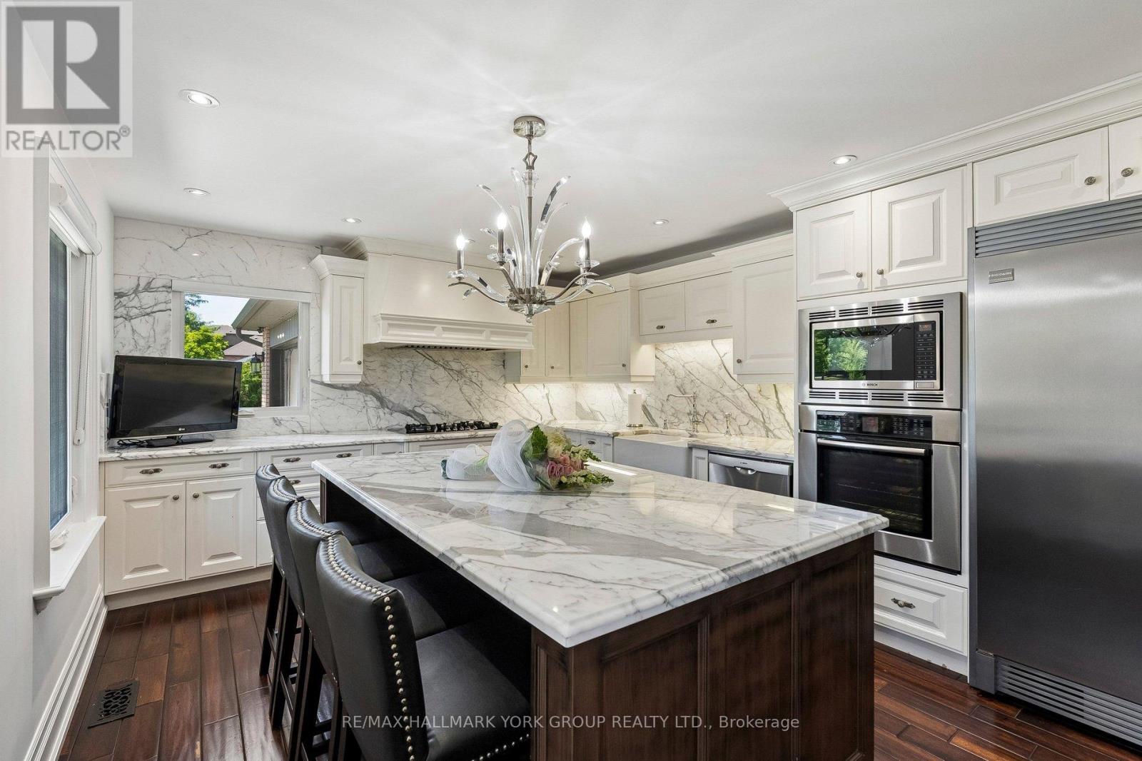 256 BANNER LANE - 16
