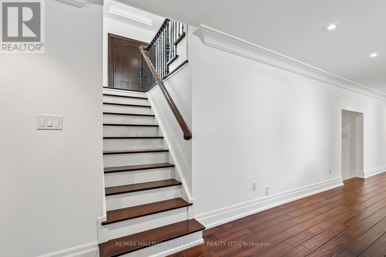 256 BANNER LANE - 34
